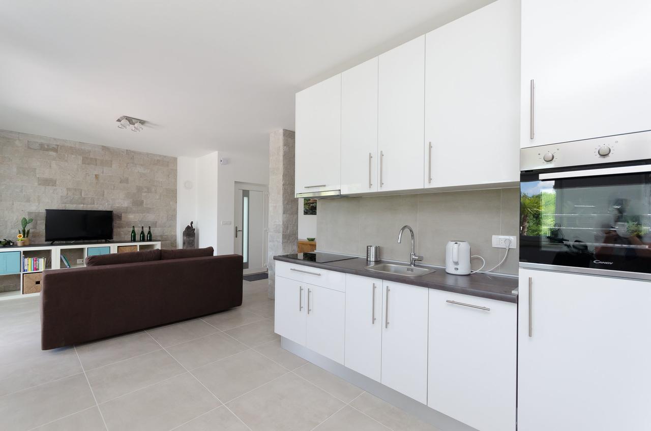 Apartments Residence Romance Pinezići Екстериор снимка