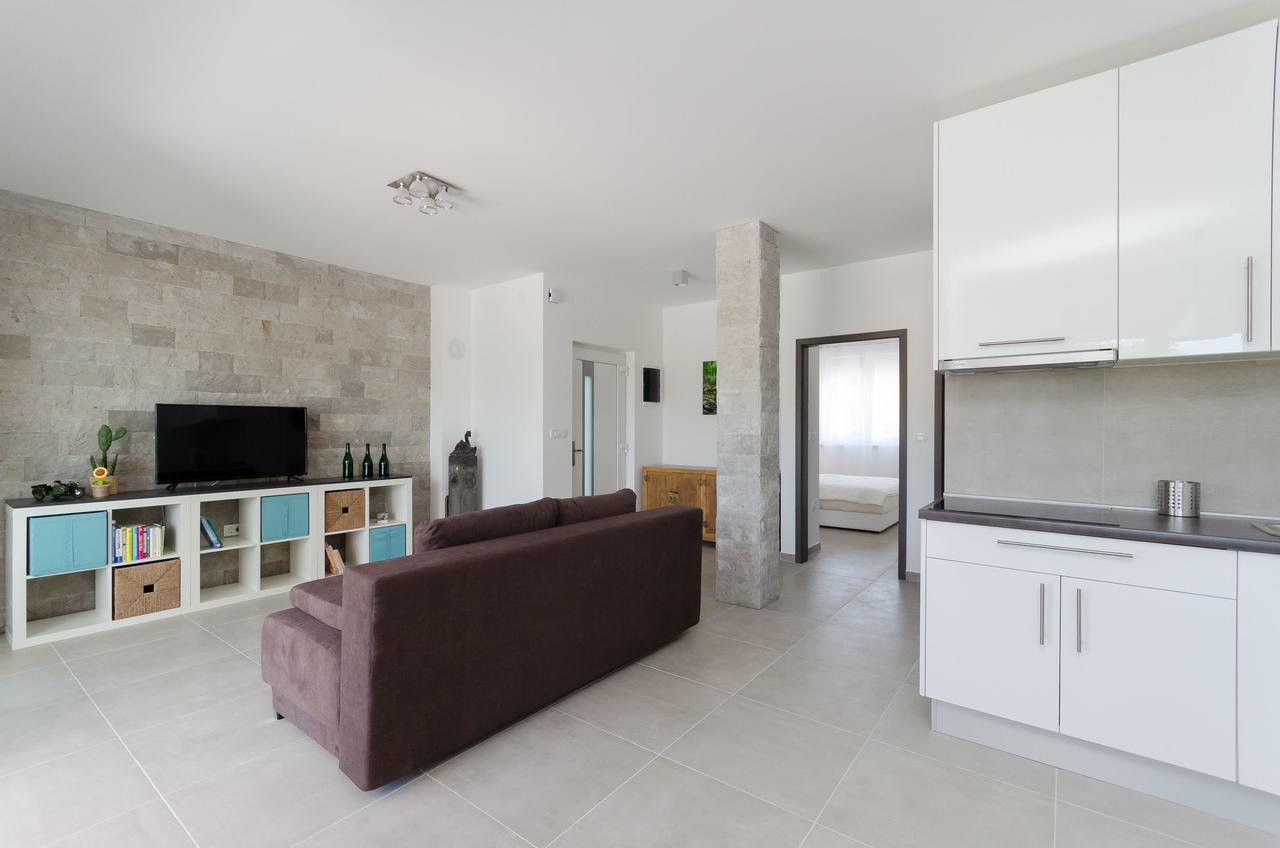 Apartments Residence Romance Pinezići Екстериор снимка