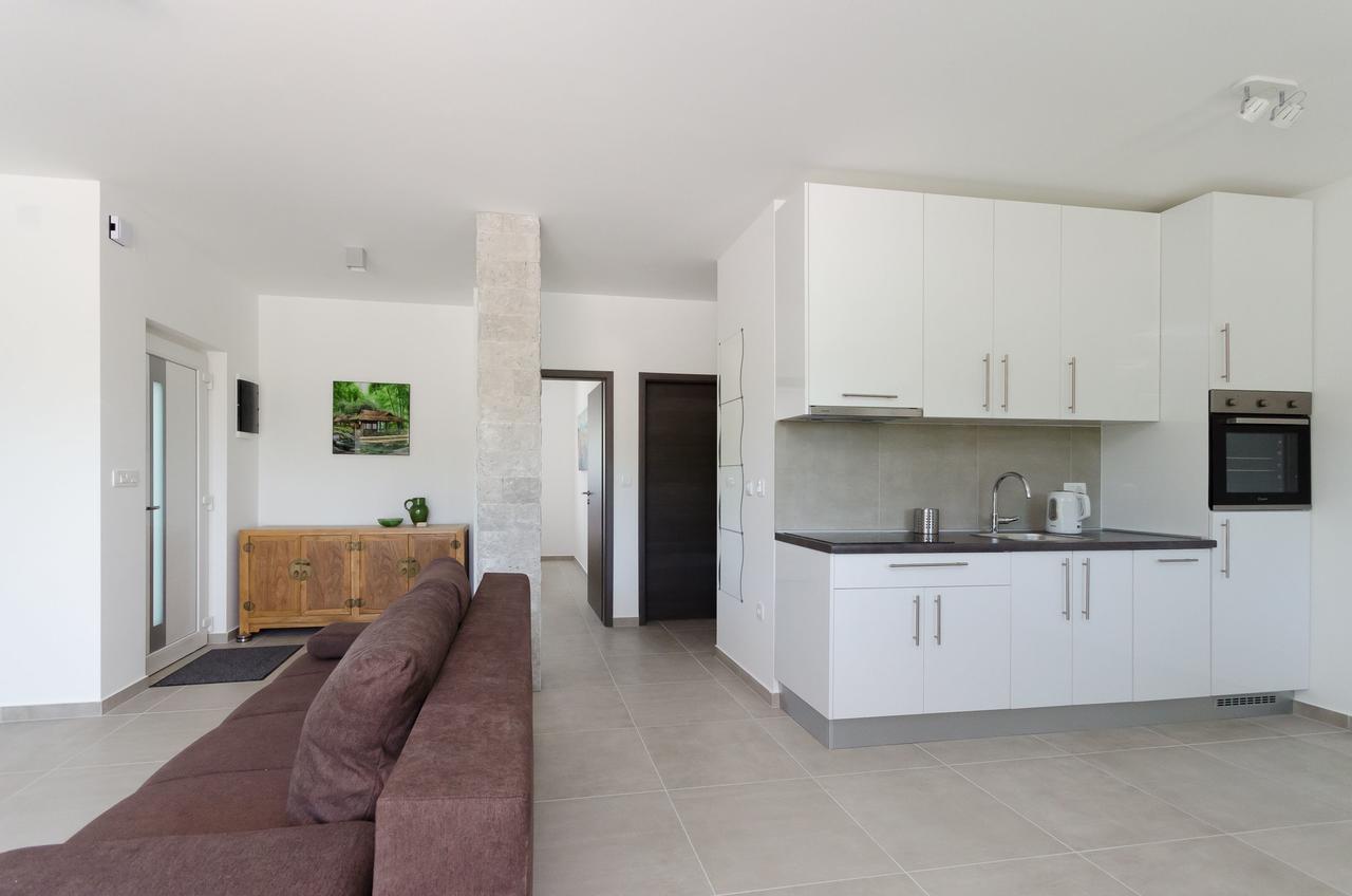 Apartments Residence Romance Pinezići Екстериор снимка