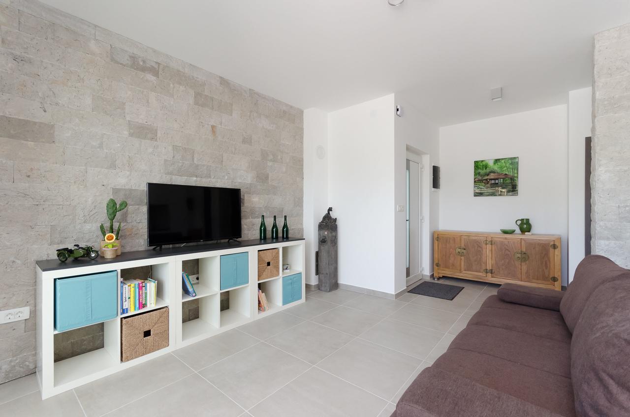 Apartments Residence Romance Pinezići Екстериор снимка