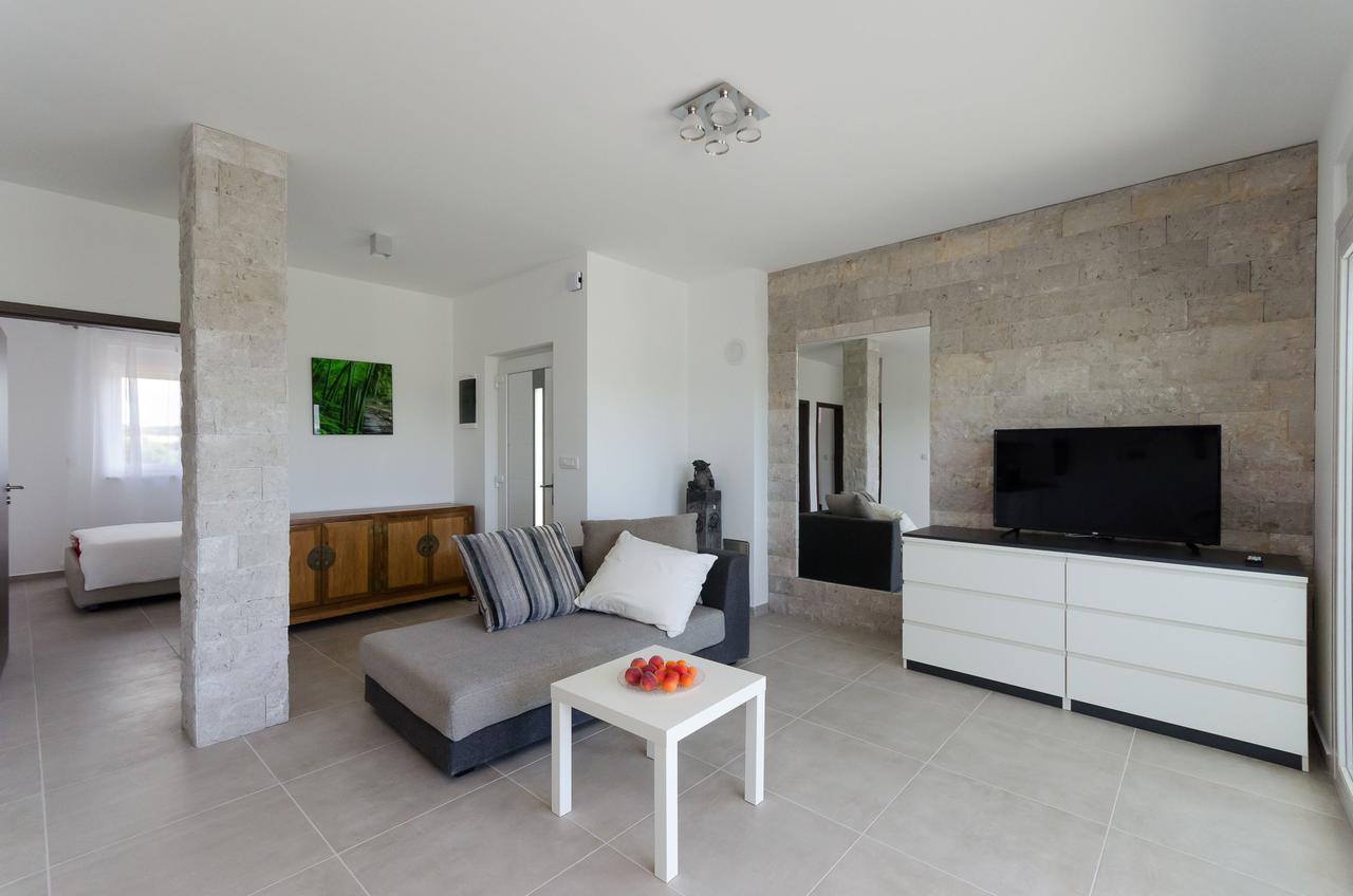 Apartments Residence Romance Pinezići Екстериор снимка
