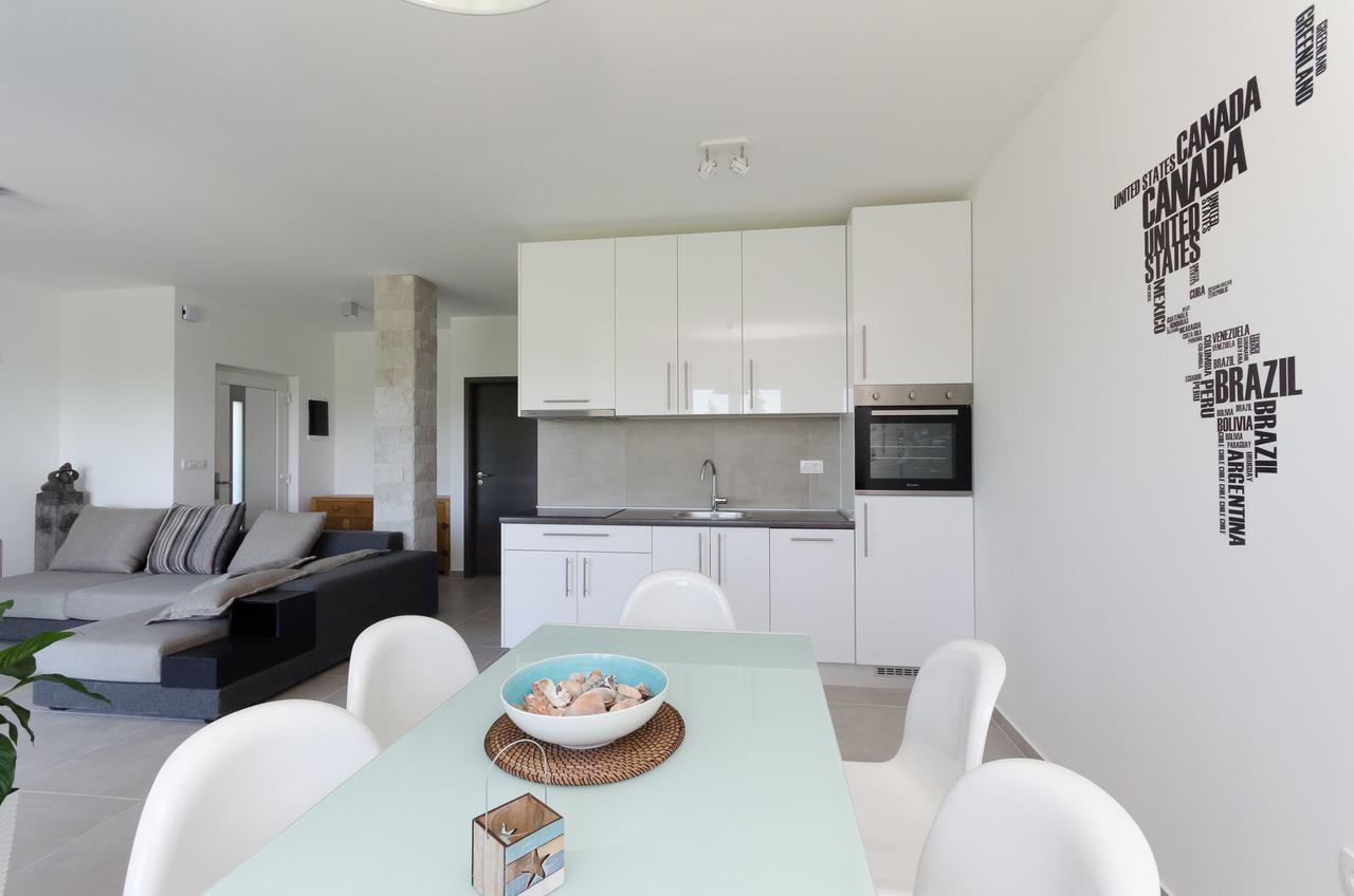 Apartments Residence Romance Pinezići Екстериор снимка