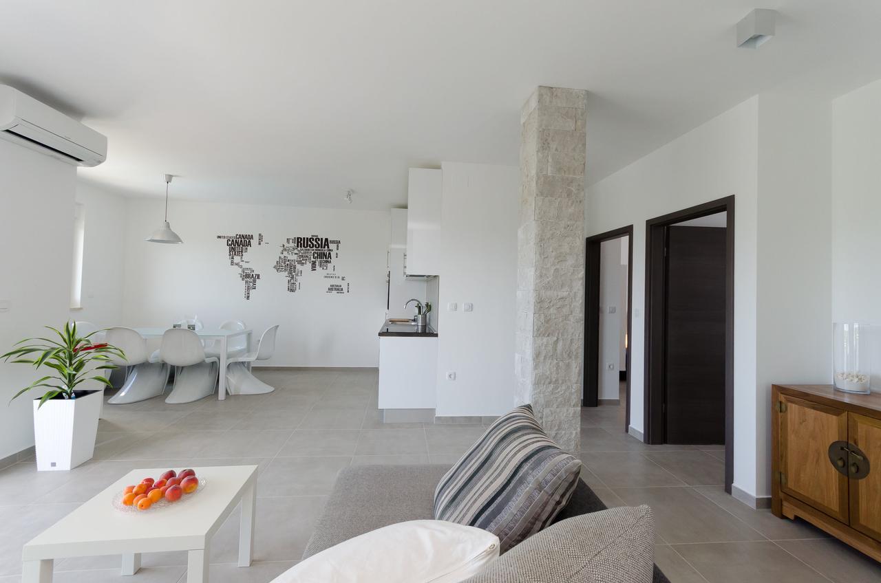 Apartments Residence Romance Pinezići Екстериор снимка
