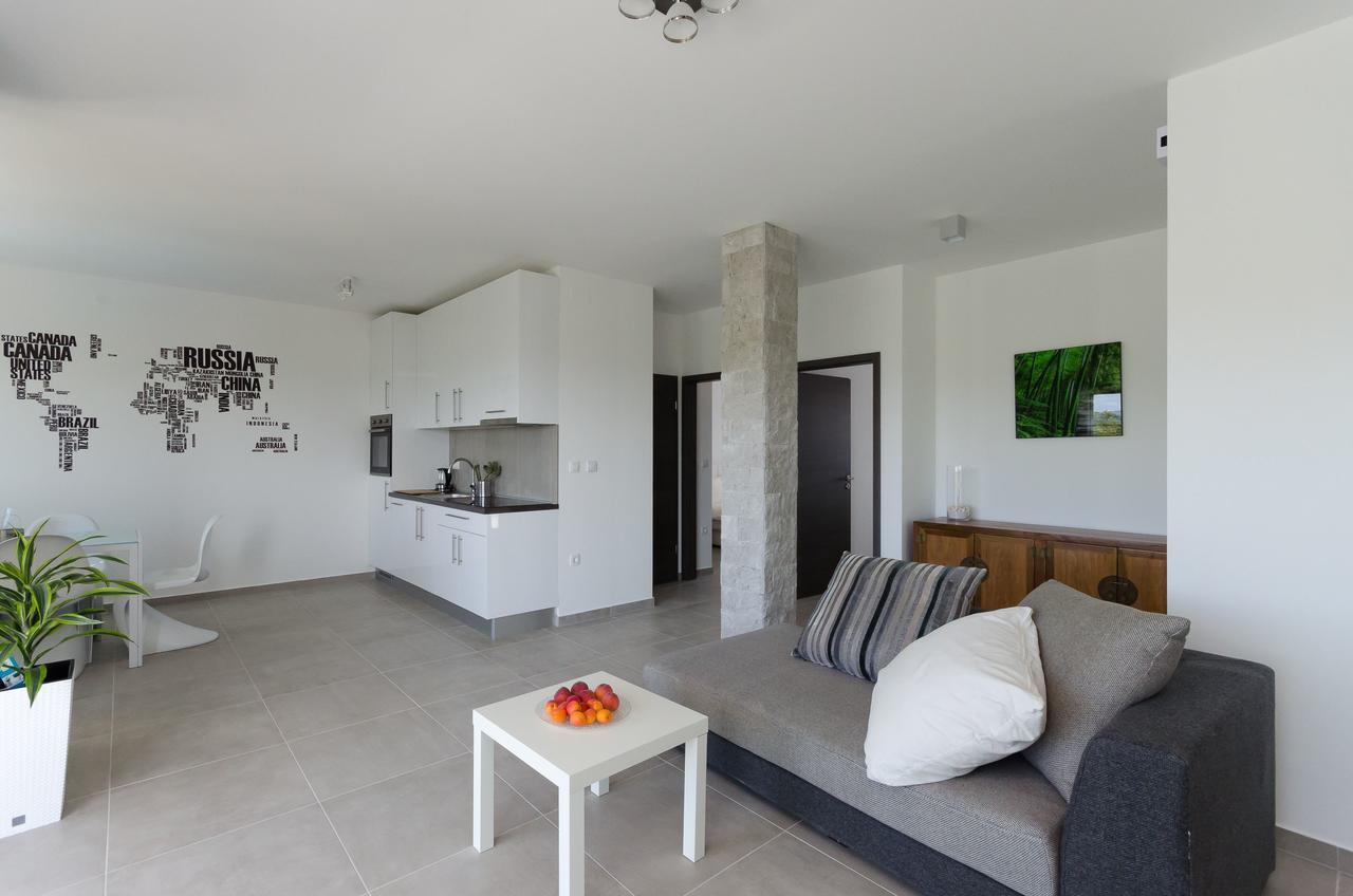 Apartments Residence Romance Pinezići Екстериор снимка
