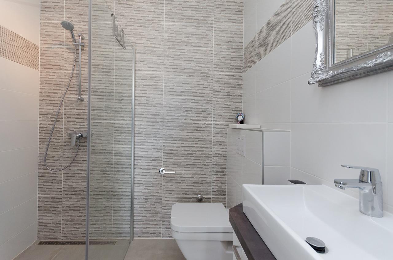 Apartments Residence Romance Pinezići Екстериор снимка